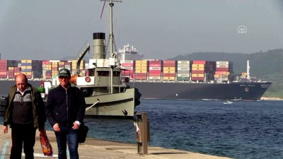 Dev konteyner gemisi Çanakkale Boğazı'ndan geçti 