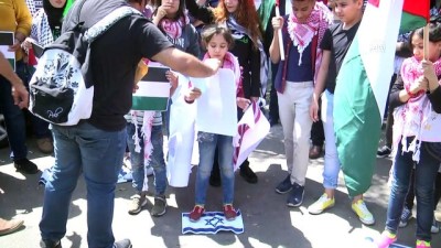 israil bayragi - Filistinli gençler İsrail bayrağını ateşe verdi, Filistin bayrağını göndere çekti - BEYRUT  Videosu