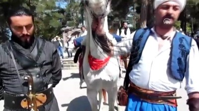 haziran ayi - Eskişehir'den Bilecik'e dedelerini ziyarete 'at'la geldiler - BİLECİK  Videosu