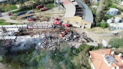 yukselen -  Haydarpaşa Tren Garı'nda çıkan yangın havadan görüntülendi Videosu