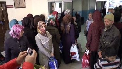 siginma -  Vali aş evinde kendi elleriyle yemek dağıttı  Videosu