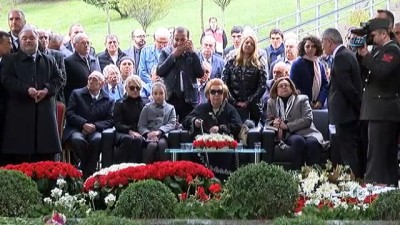  8. Cumhurbaşkanı Turgut Özal mezarı başında anılıyor 