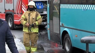 mustafapasa -  Fatih'te seyir halindeki otobüsün arka lastiği yandı  Videosu