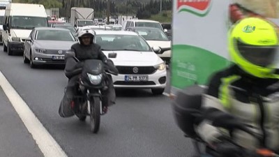 emniyet seridi -  Motosikletli sürücü kamyonete çarptı: 1 ölü  Videosu