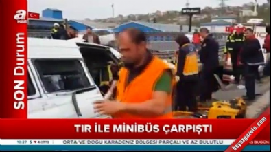 kocaeli valisi - Kocaeli Dilovası'nda TIR ile minibüs çarpıştı, vali ve kaymakamların eşleri yaralandı  Videosu