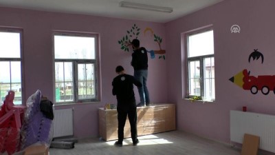 İstanbul'dan Bitlis'e gelip okulun duvarlarını süslediler