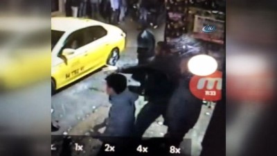  Kadıköy barlar sokağında çıkan bıçaklı kavga kamerada 
