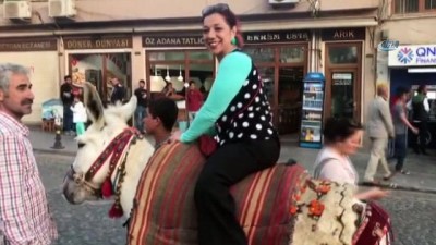 dar sokaklar -  Mardin’de kadrolu eşekler ve atlar da turizm hizmetinde  Videosu