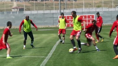 teknik direktor - Sivasspor'da Trabzonspor maçı hazırlıkları - Samet Aybaba'nın açıklaması - SİVAS Videosu