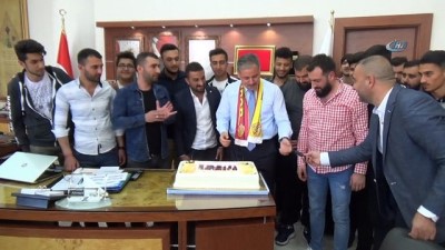 Taraftarlardan Başkan Çakır’a sürpriz doğum günü kutlaması