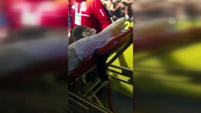 Beşiktaş Teknik Direktörü Şenol Güneş hastaneye kaldırıldı - Sedyeye alınışı -  İSTANBUL