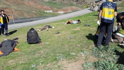 kacak gocmen -  Erzurum’da trafik kazası: 1 ölü, 64 yaralı  Videosu