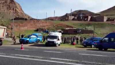 Kaçak göçmenleri taşıyan kamyon devrildi: 1 ölü, 30 yaralı (2) - ERZURUM 