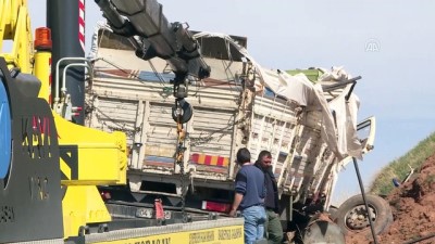 kacak gocmen - Kaçak göçmenleri taşıyan kamyon devrildi: 1 ölü, 30 yaralı (4) - ERZURUM  Videosu