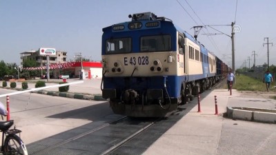 yuk treni - Trenin çarptığı baba ve kucağındaki bebeği öldü - OSMANİYE  Videosu