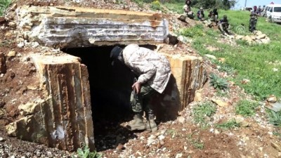 Afrin'in Racu beldesinde arama tarama çalışmaları - AFRİN