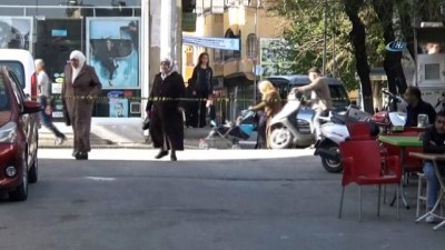 bomba imha uzmani -  Kaldırımdaki şüpheli çantadan ayakkabı ile elbise çıktı Videosu