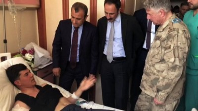 yarali asker -  Öldürülen 3 teröristle, 10-15 metre mesafede çatışmışlar  Videosu