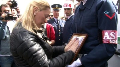 helal -  Afrin şehidi için evinin önünde helallik alındı  Videosu