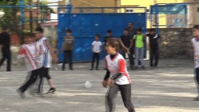 tezahur - Diyarbakır’ın kız Messi’si  Videosu