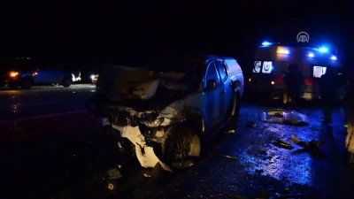 Kamyonet ile hafif ticari araç çarpıştı: 4 ölü, 3 yaralı - AĞRI 