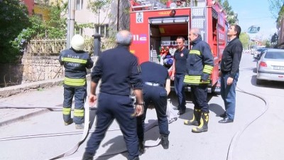 trafik polisi -  Sivas'ta çatı yangını korkuttu  Videosu