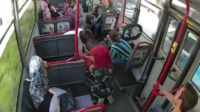 hastane bahcesi - Şoför ve yolcular seferber oldu...Otobüste kalp krizi geçiren kadını hastaneye böyle yetiştirdiler  Videosu