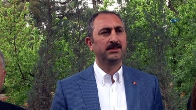  Adalet Bakanı Abdülhamit Gül: 'Uluslararası sözleşmeler, ikili sözleşmeler gereğince terörle ortak mücadeleyi hatırlatmak, bu konuda hukukun gereklerini yapmak üzere bir ikaz talepte bulunduk' 