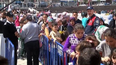  Binlerce kişiye Türkistan Pilavı ikram edildi 