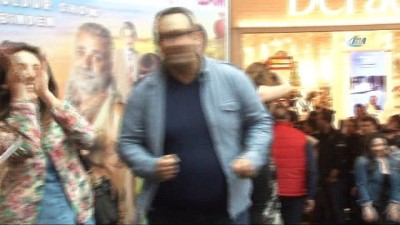 kahkaha -  ‘Cici Babam’ın İzmir galasında kahkaha tufanı Videosu