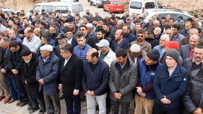 koy mezarligi -  Kocası tarafından öldürülen kadın son yolculuğuna uğurlandı  Videosu