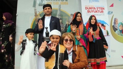 ogrenciler - Samsun Büyükşehir Belediye Başkanı Yusuf Ziya Yılmaz: “Ailelerinizi Samsun’a çağırın, bütün masrafları bizden” Videosu