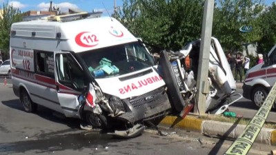 saglik gorevlisi -  Ambulans ile otomobiller çarpıştı:5 kişi yaralandı Videosu