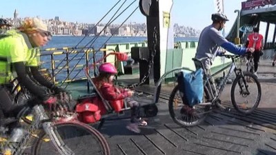  Çocuklar İDO ile bisiklete biniyor 