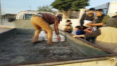 multeci kampi -  Doğu Gutalı çocuklara meyve ve oyuncak yardımı  Videosu