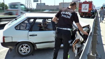  İzmit'te iki otomobil çarpıştı: 3 yaralı 