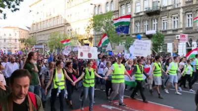 hukuk devleti - Macaristan'da hükümet karşıtı eylem - BUDAPEŞTE  Videosu