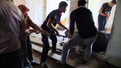 kurtarma operasyonu -  Evin içinde inek kurtarma operasyonu  Videosu