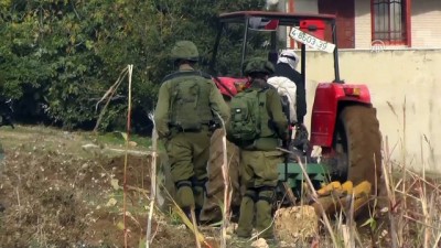 tarim arazisi - Filistinli yaşlı çiftçi İsrail mermilerine aldırmadan arazisini ekiyor - NABLUS Videosu