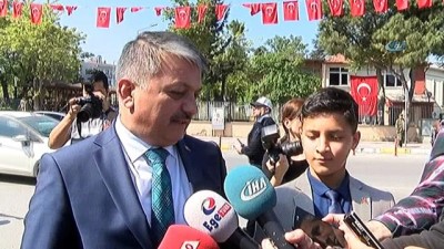  Makam aracından çocuk Vali inince herkes şaşırdı 