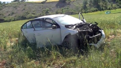  Otomobil tarlaya uçtu: 1 ölü, 3 yaralı