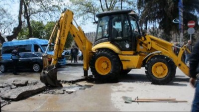 hafta sonu -  Sinop meydanında yol çöktü  Videosu