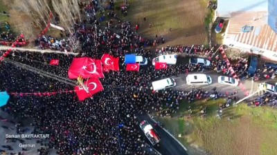  Türkiye'nin dört bir yanında çocukların oluşturduğu Türk Bayrağı motifi havadan görüntülendi 