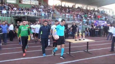 Suat Arslanboğa, Cizre'de halı saha maçı yönetti