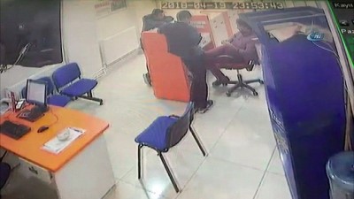 patlama ani -  Telefon bataryası elinde böyle patladı  Videosu