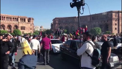 gecici hukumet - Ermeniler, Başbakan Sarkisyan'ın istifasından sonra tekrar sokaklarda (2) - ERİVAN Videosu