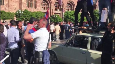 gecici hukumet - Ermeniler, Başbakan Sarkisyan'ın istifasından sonra tekrar sokaklarda (3) - ERİVAN Videosu