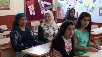  Kırşehir'de mülteci kadınlar Türkçe şiir okudu