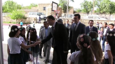 kimsesiz cocuk - Köy okuluna kütüphane açma şartıyla uzlaştılar - MARDİN Videosu