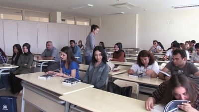 iletisim fakultesi - AA'nın 'Muhabir' kitabı gazetecilik bölümü öğrencilerine dağıtıldı - ADANA  Videosu
